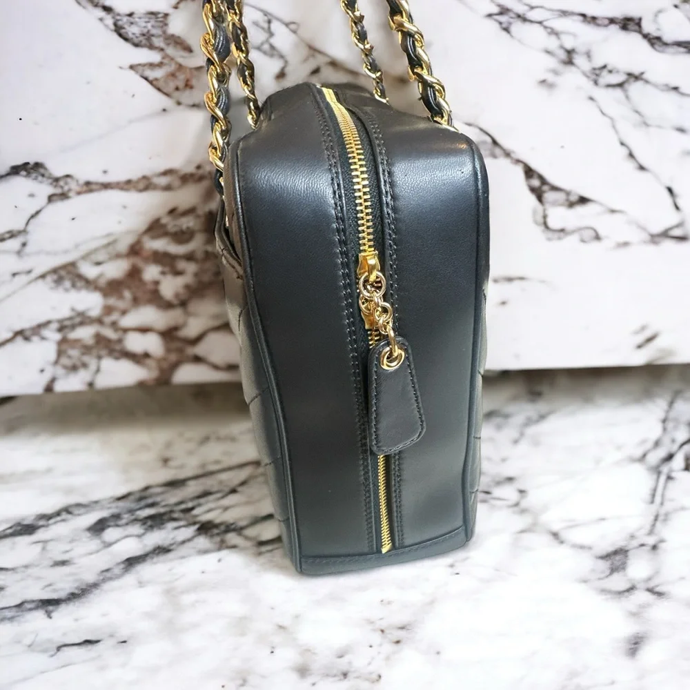 CHANEL CHEVRON lambskin shoulder/handbag - Picture 4 of 14